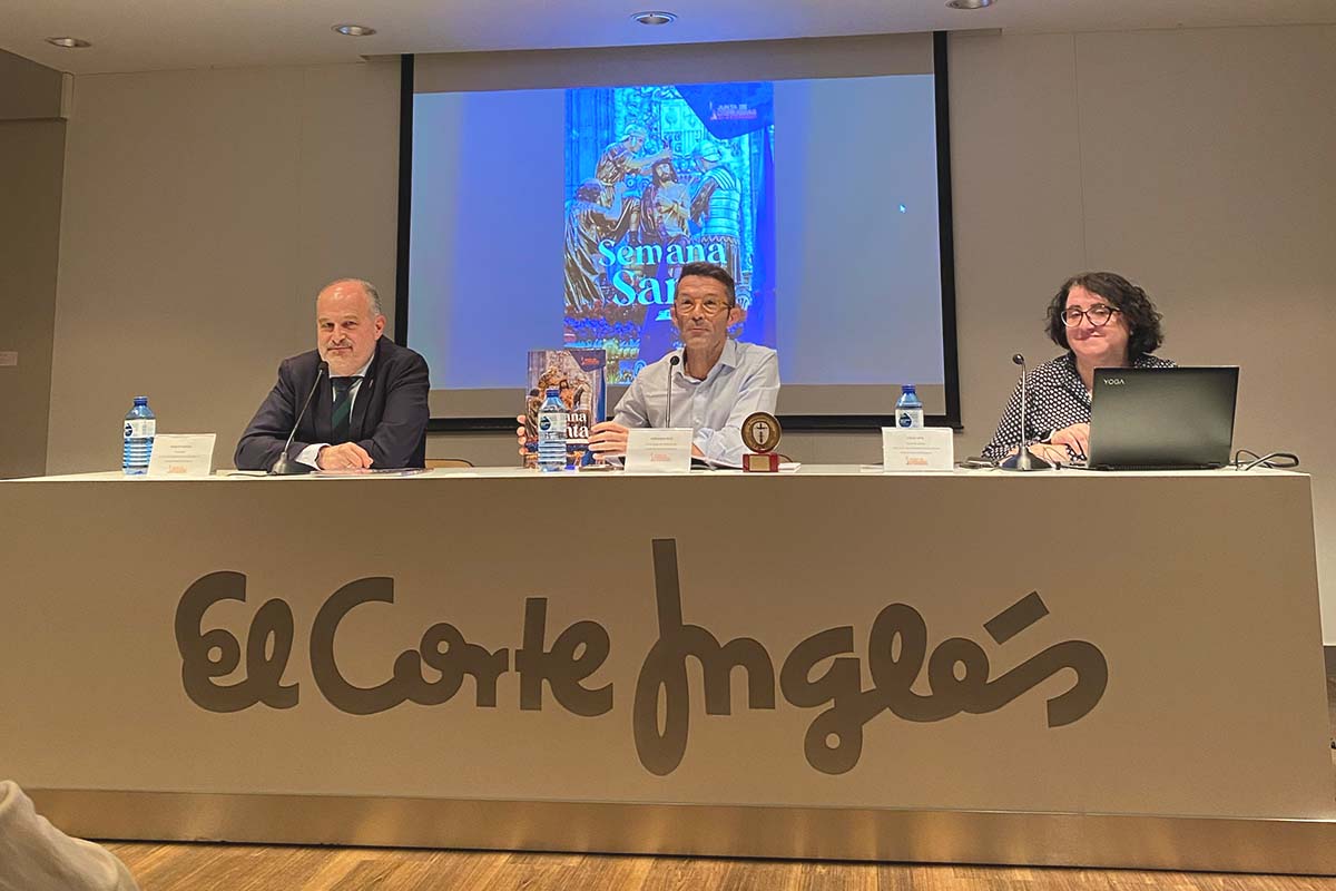 Presentación de la revista de la Semana Santa de Zaragoza